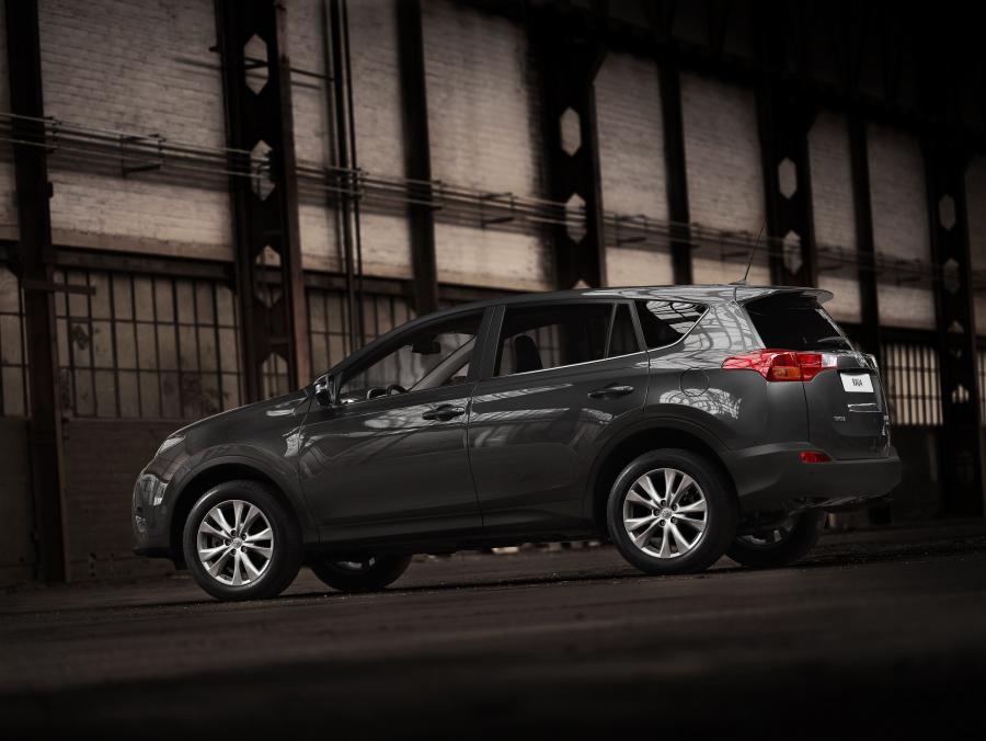  Toyota RAV4 2013 года  (EU) (фото 12 из 27)